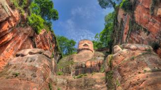 Großer Buddha von Leshan, Sichuan, China (© www.anotherdayattheoffice.org/Getty Images)