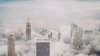 New York City Skyline in den Wolken (© Orbon Alija/Getty Images)