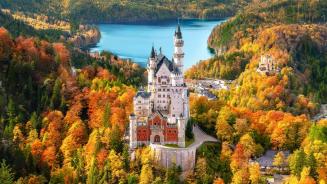 Schloss Neuschwanstein im Herbst, Schwangau, Bayern (© NNER/Shutterstock)