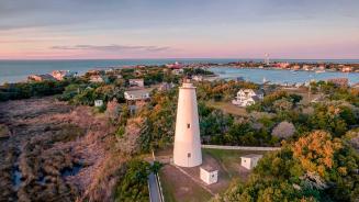Ocracoke-Leuchtturm auf Ocracoke Island, North Carolina, USA (© Chansak Joe/Getty Images)