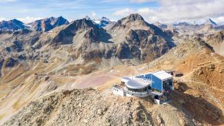 Seilbahnstation auf dem Piz Nair, Graubünden, Schweiz (© Roberto Moiola/Alamy)