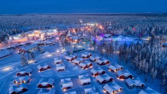 Weihnachtsmanndorf in Rovaniemi, Lappland, Finnland (© Smelov/Shutterstock)