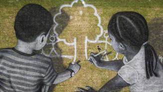 Land-Art-Gemälde von Saype, Hauptsitz der Vereinten Nationen in Genf, Schweiz (© Valentin Flauraud/EPA-EFE/Shutterstock)