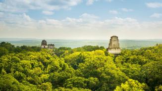 Mayan ruins in Tikal, Guatemala (© THP Creative/Getty Images)