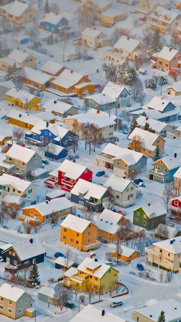 特罗姆瑟的色彩缤纷的房子，挪威 (© Tomasz Misiukiewicz/500px)