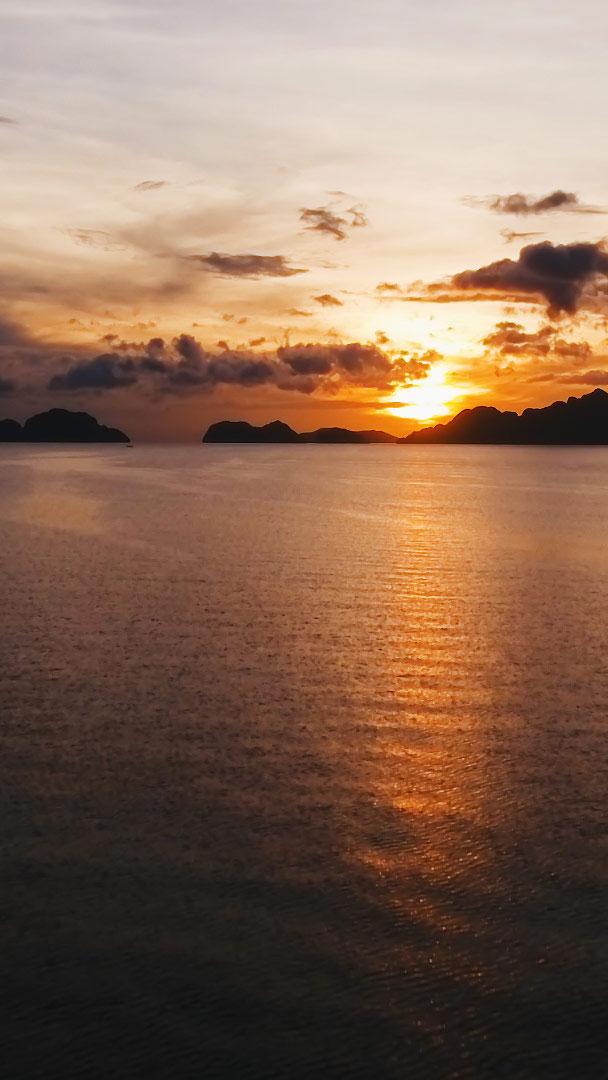 艾尔尼多自然保护区内巴奎湾的景观，菲律宾巴拉望省 (© Alex Punker/Nimia)