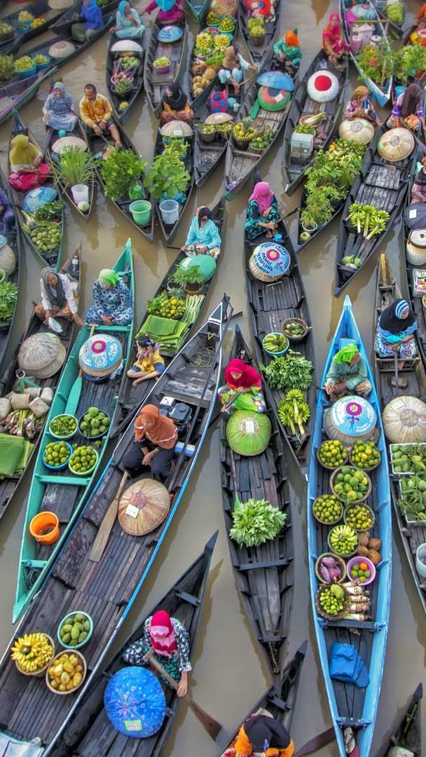 印尼马塔普拉河上的Lok Baintan水上市场 (© Fauzan Mauddin/Solent News/REX/Shutterstock)