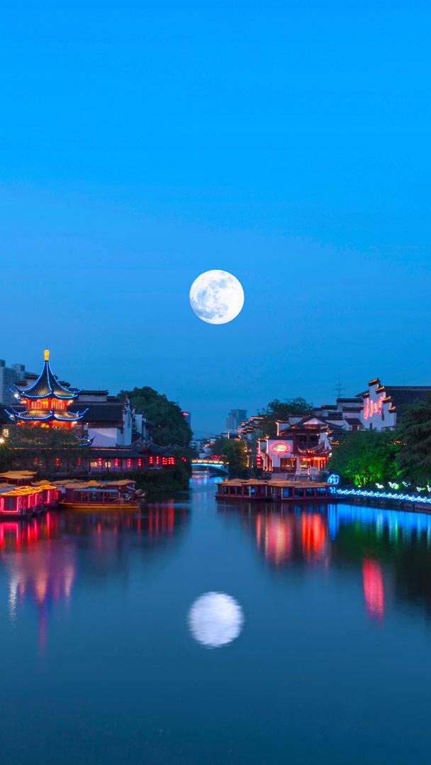 【今日中秋节】桨声灯影里的秦淮河,中国南京 (© zyxeos30/Getty Images)