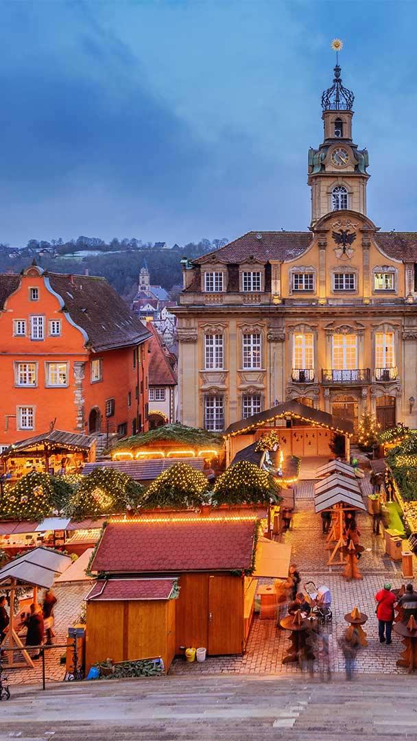 一年一度的施瓦本哈尔圣诞市集，德国巴登-符腾堡州 (© sack/Getty Images Plus)