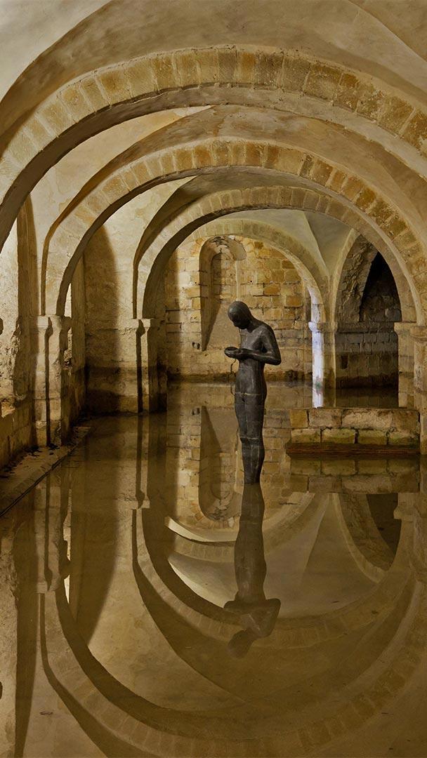 被洪水淹没的温彻斯特大教堂地下室,英国汉普郡 (© Oliver Hoffmann/Alamy)