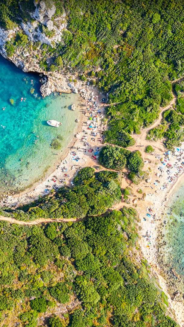 蒂莫尼港海滩，科孚岛，希腊 (© nantonov/Getty Images)