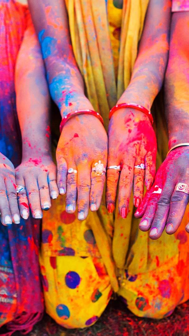 洒红节庆祝活动，斋浦尔，印度 (© powerofforever/Getty Images)