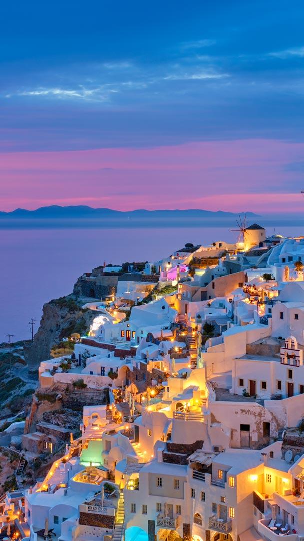 Oia, Santorin, Griechenland (© f9photos/Getty Images)