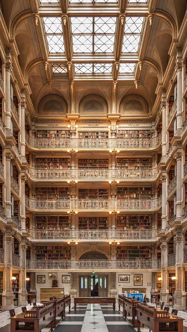 George Peabody Library, Baltimore, Maryland, USA (© Wim Wiskerke/Alamy)