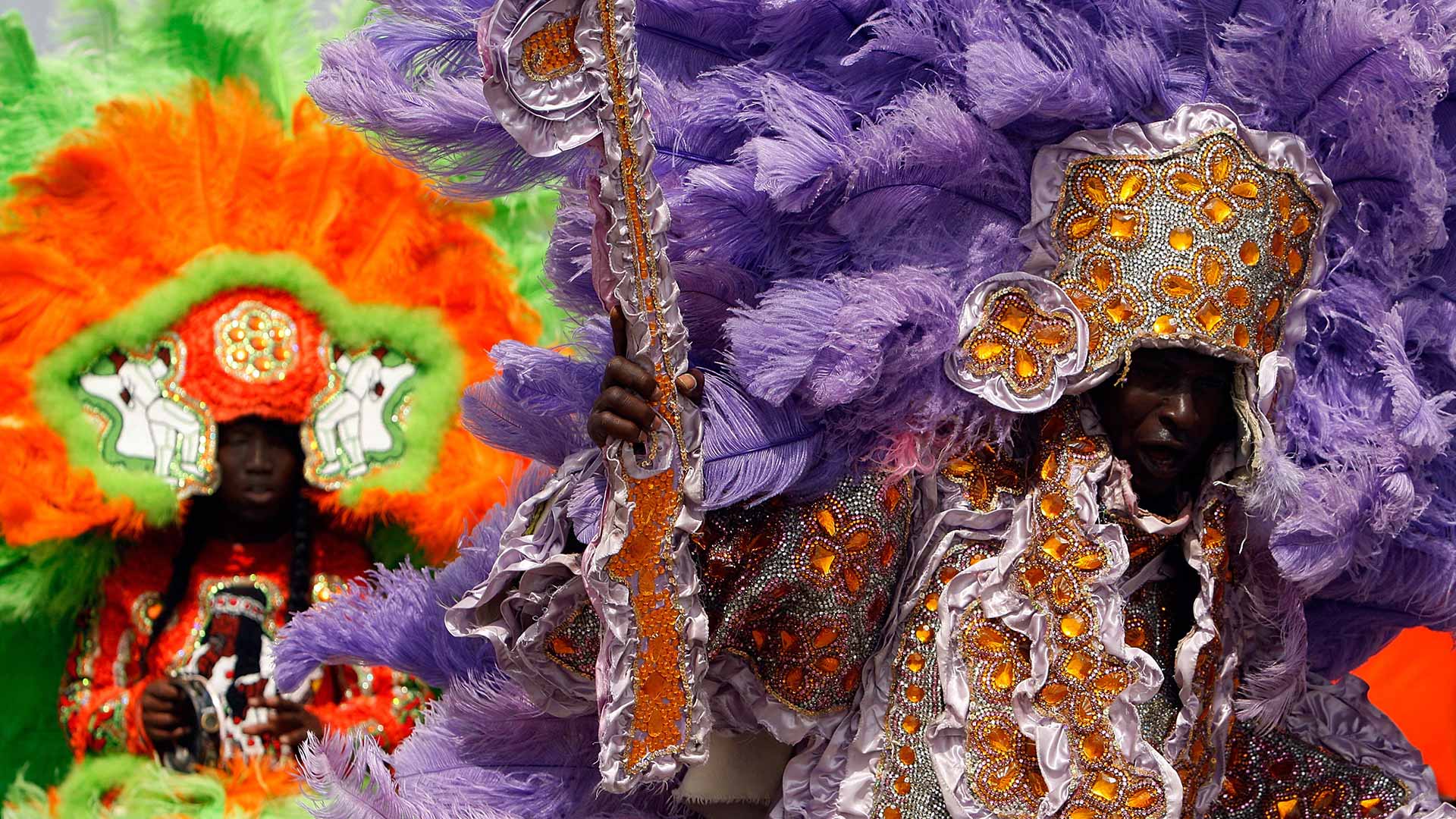 新奥尔良狂欢节上盛装的表演者，路易斯安那州新奥尔良 