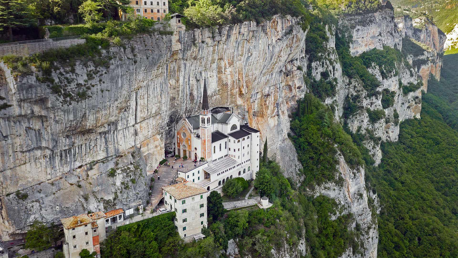 Madonna della Corona教堂，意大利 