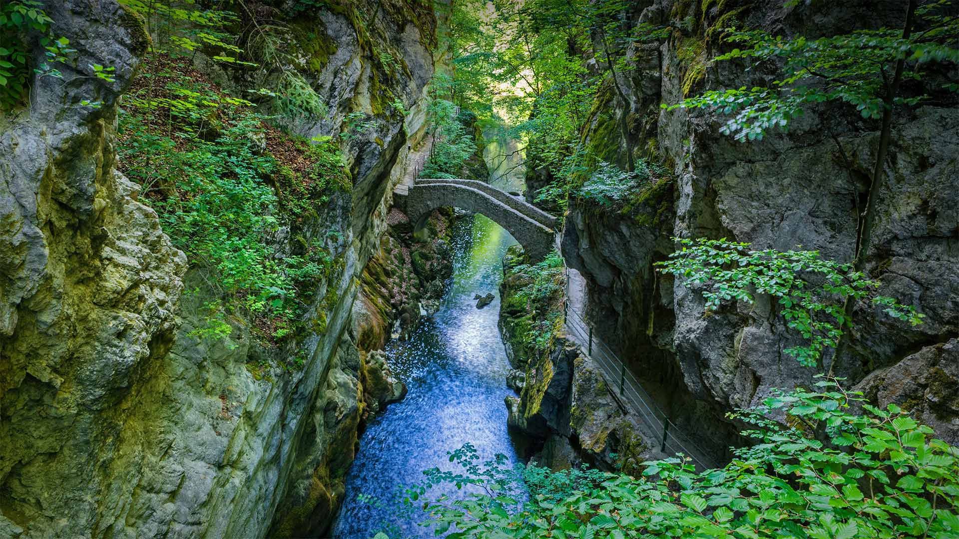 Areuse峡谷的Saut du Brot石桥，瑞士纳沙泰尔 