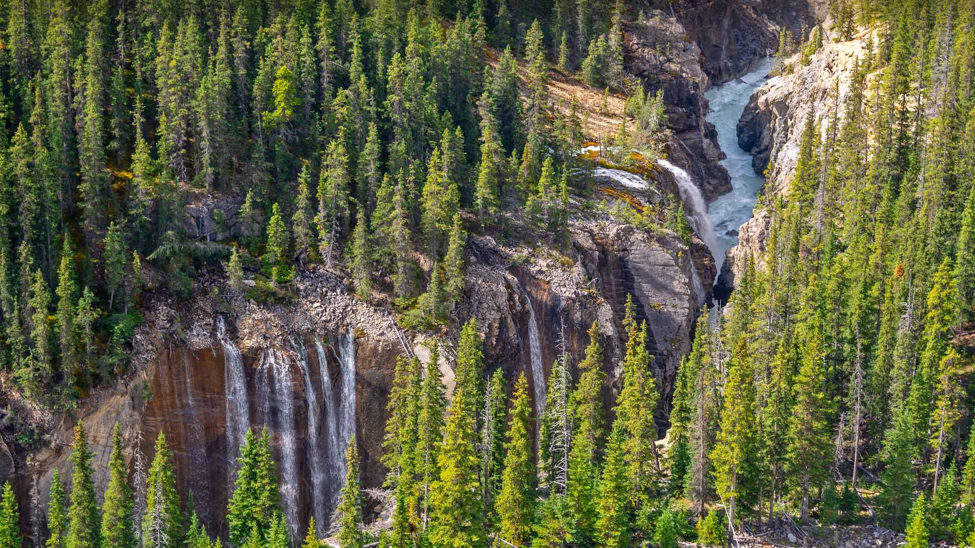 辛华达瀑布，贾斯珀国家公园，加拿大