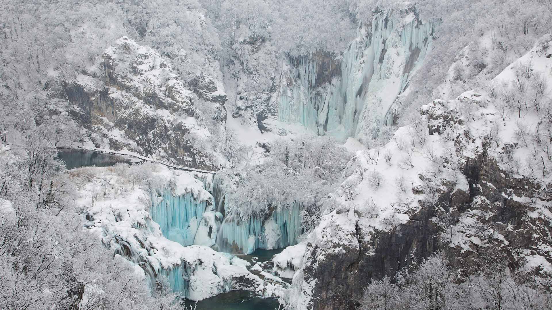 瀑布变“冰瀑”