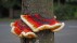 【2018-06-09】 突破艺术边界的艺术感 Gurnard村的毛线轰炸街头艺术，英格兰怀特岛 (© Kuki Waterstone/Alamy)