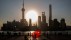 【2018-10-01】 旭日初升 共赴繁荣 【今日国庆节】放国旗风筝的人，中国上海 (© Qilai Shen/Bloomberg via Getty Images)